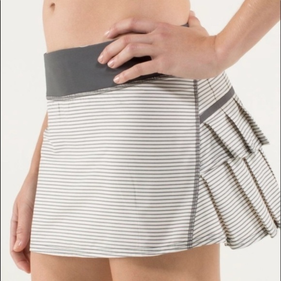 lululemon athletica Dresses & Skirts - Lululemon Run Pace Setting Skort Skirt SZ 8 regular Stripe